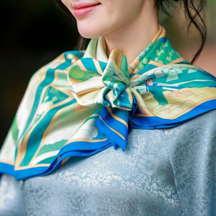 Double-sided printed silk scarf with Lighthouse pattern (Size 70*70cm : 749,000vnd)